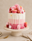 Gâteau à goutte de Batida - gâteau au glaçage coloré qui coule le long des côtés