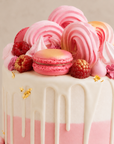 Gâteau à goutte de Batida - gâteau au glaçage coloré qui coule le long des côtés