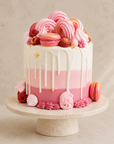 Gâteau à goutte de Batida - gâteau au glaçage coloré qui coule le long des côtés