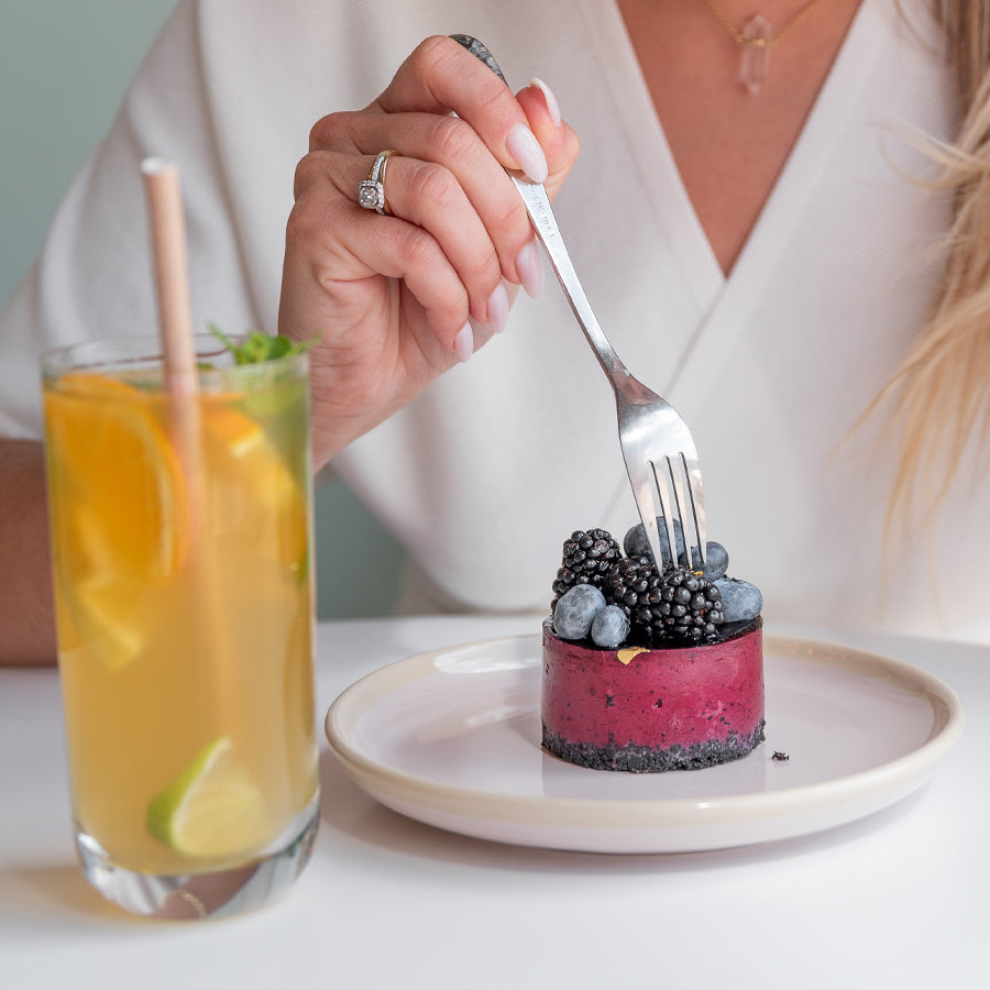 Blueberry cheesecake with blackberries