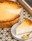 Cheesecake à la vanille de Batida - cheesecake traditionnel fait maison au fromage blanc local, une part dans l'assiette