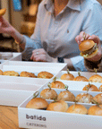 Ensemble de mini burgers de bœuf de Batida - bœuf juteux dans un pain moelleux, gros plan