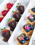 Fruit set by Batida - strawberries in white and dark chocolate, detail