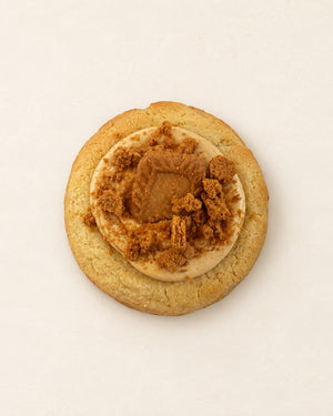 Lotus Cookie - white chocolate by Batida - crumble cookie with Lotus cream inside, a Lotus cream topping and biscuit crumbs