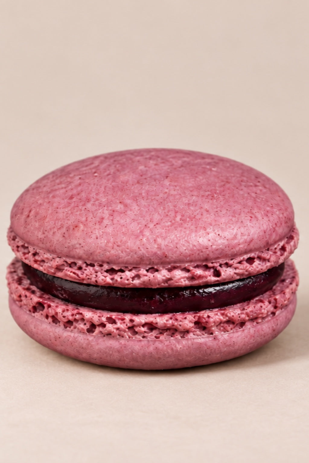 Schwarze-Johannisbeer-Macaron - französisches Macaron, Batida B2B