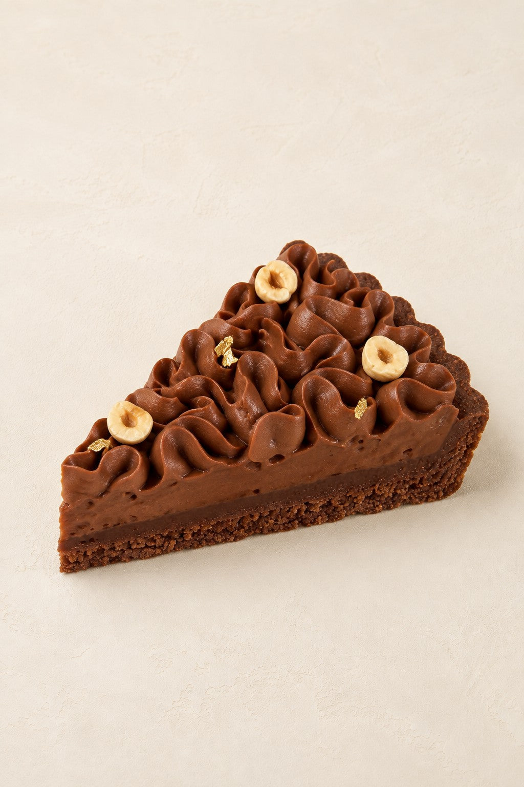 Tarta gianduja Batida - kawałek tarty z kremem gianduja i orzechami laskowymi