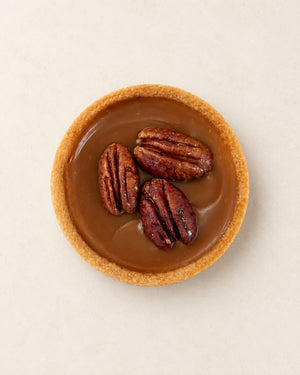 Tartelette caramel salé - noix de pécan de Batida - tartelette sablée aux amandes, crème namelaka au beurre noisette, croustillant aux noix de pécan