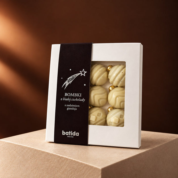 Weihnachtskugeln aus weißer Schokolade mit Gianduja