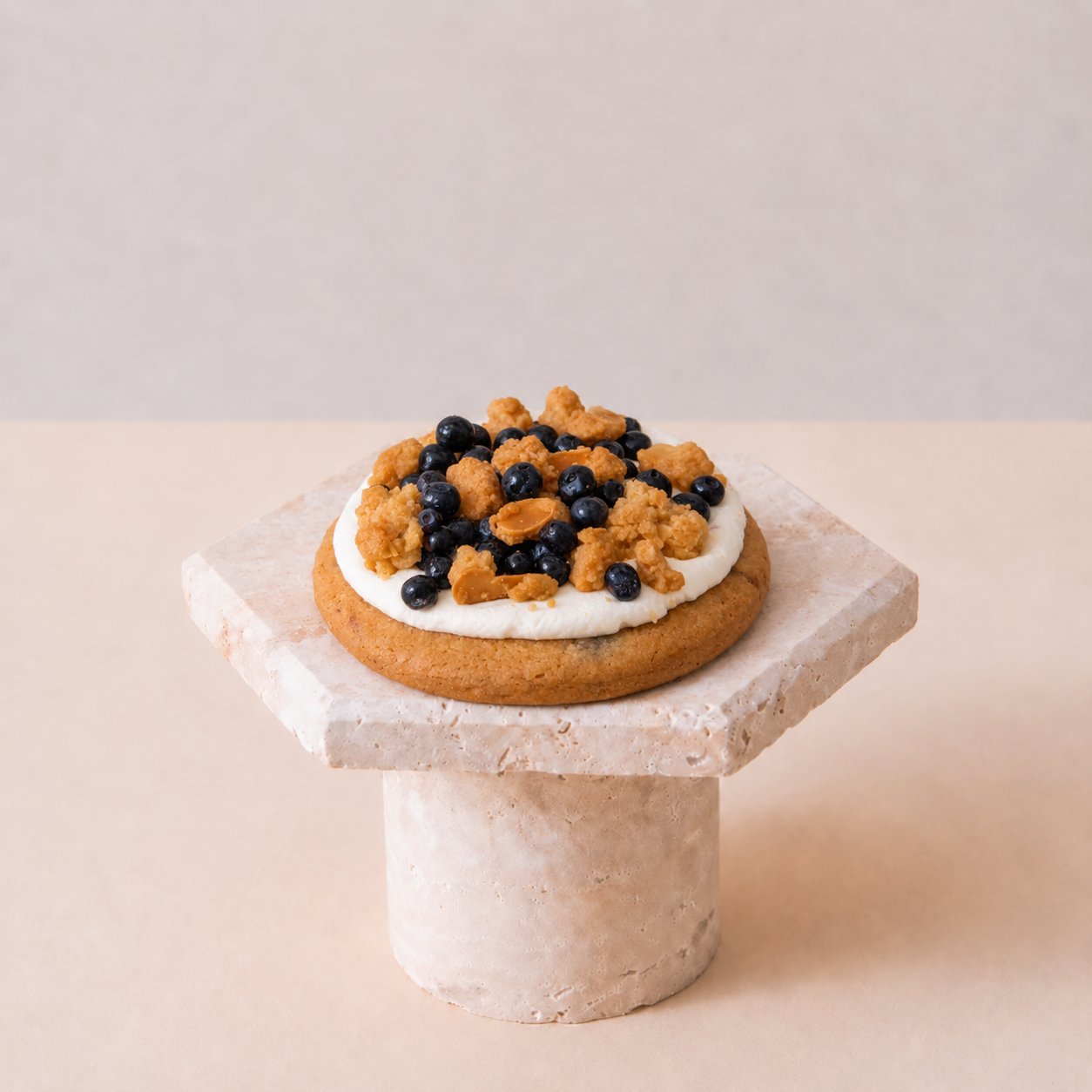 Strawberry crumble cookie