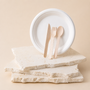 Assiette en bois et couverts