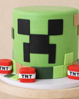Minecraft-Torte von Batida - grüne Torte mit Pixeldekoration und Creeper-Motiv